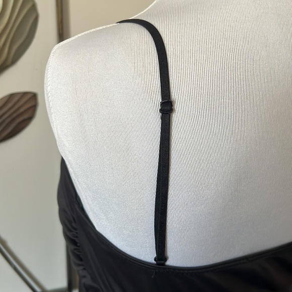 Sexy and Forgiving Dress - Picture 3 of 3